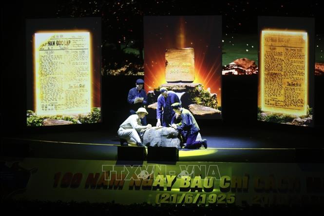 Chương trình văn nghệ chào mừng Lễ kỷ niệm. Ảnh: Minh Quyết - TTXVN