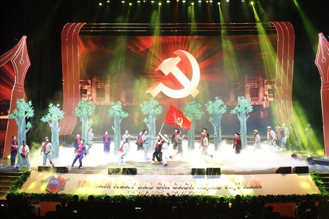 Chương trình văn nghệ chào mừng Lễ kỷ niệm. Ảnh: Minh Quyết - TTXVN