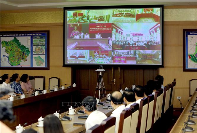 Buổi vận hành thử nghiệm, điều hành chính quyền 2 cấp thông qua các phần mềm, hệ thống ứng dụng đối với 36 xã phường mới trên địa bàn tỉnh Vĩnh Phúc. Ảnh: Hoàng Hùng – TTXVN