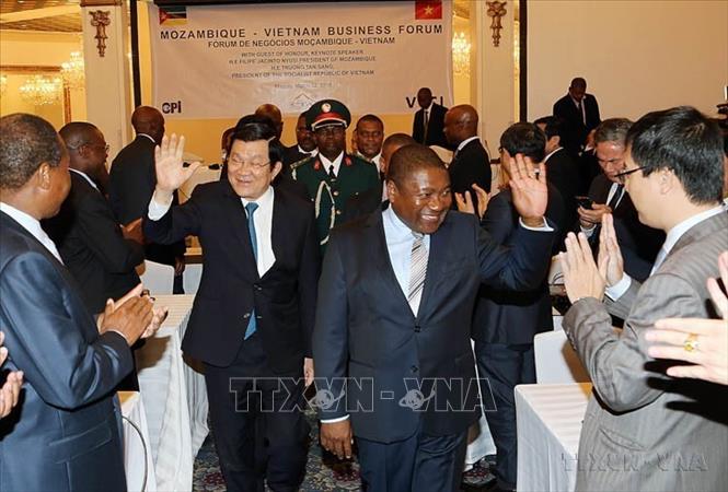 Chủ tịch nước Trương Tấn Sang và Tổng thống Cộng hòa Mozambique Filipe Jacinto Nyusi dự Diễn đàn Doanh nghiệp Mozambique-Việt Nam (Maputo, 12/03/2016). Ảnh: Nguyễn Khang – TTXVN