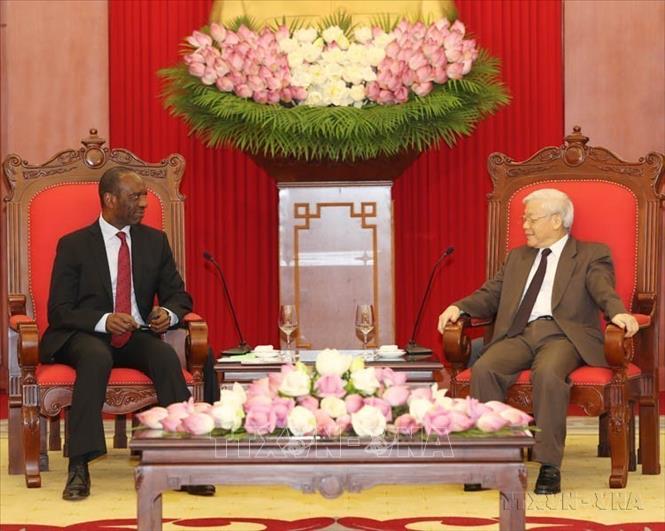 Tổng Bí thư Nguyễn Phú Trọng tiếp Thủ tướng nước Cộng hòa Mozambique Carlos Agostinho do Rosario thăm chính thức Việt Nam (1/8/2017). Ảnh: Trí Dũng –TTXVN