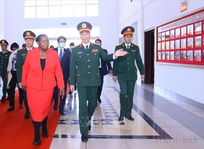 Chủ tịch Quốc hội Mozambique Esperanca Laurinda Francisco Nhiuane Bias và làm việc tại Ủy ban quốc gia ứng phó sự cố thiên tai và tìm kiếm cứu nạn (Hà nội, 21/06/2022). Ảnh: Văn Điệp - TTXVN