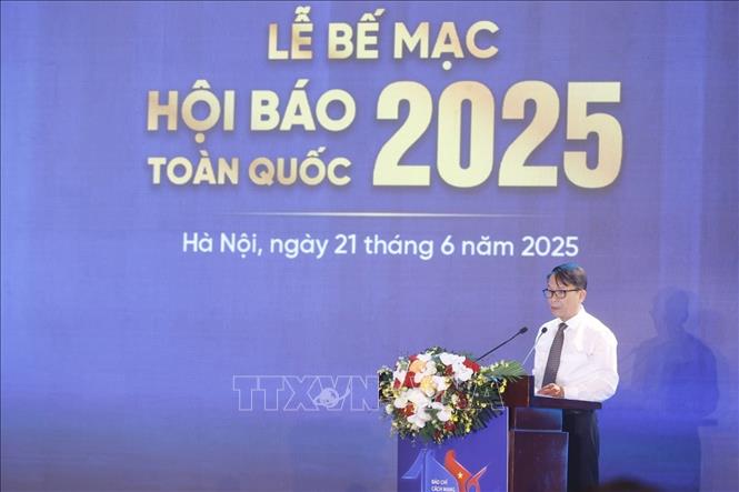 Phó Chủ tịch thường trực Hội Nhà báo Việt Nam Nguyễn Đức Lợi phát biểu. Ảnh: Minh Quyết - TTXVN