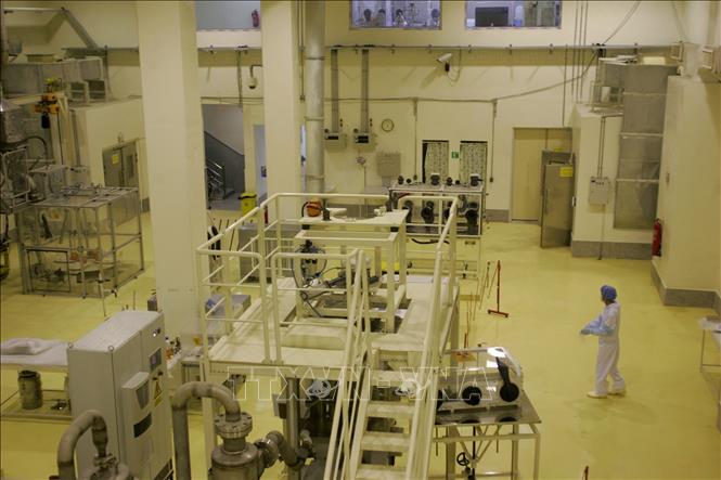 Nhân viên kỹ thuật Iran làm việc bên trong cơ sở hạt nhân Isfahan, nằm cách thủ đô Tehran khoảng 420km về phía Nam. Ảnh: The Times of Israel/TTXVN