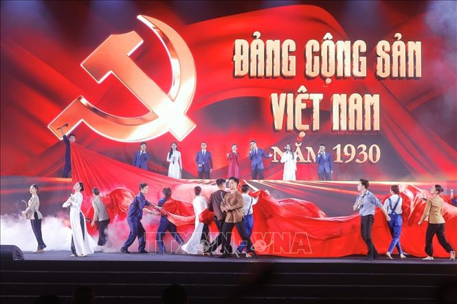 Chương trình văn nghệ chào mừng. Ảnh: Minh Quyết - TTXVN