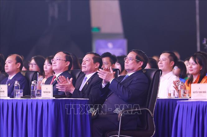 Thủ tướng Phạm Minh Chính và các đại biểu dự Chương trình nghệ thuật chào mừng kỷ niệm 100 năm Ngày Báo chí Cách mạng Việt Nam và Lễ trao Giải Báo chí Quốc gia lần thứ 19 – năm 2024. Ảnh: Dương Giang-TTXVN
