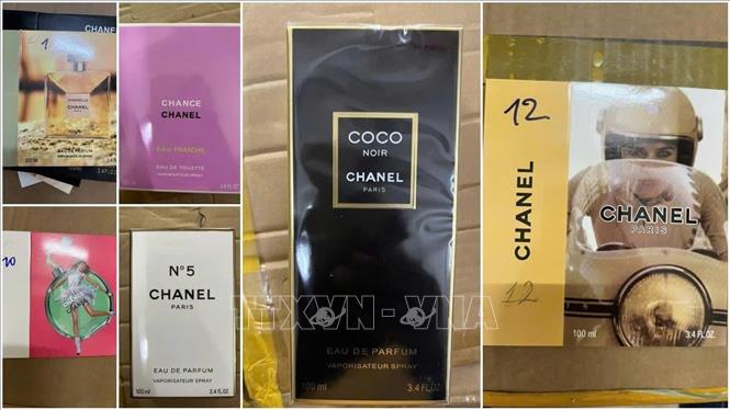 Các loại nước hoa giả bị phát hiện. Ảnh: Cơ quan công an cung cấp