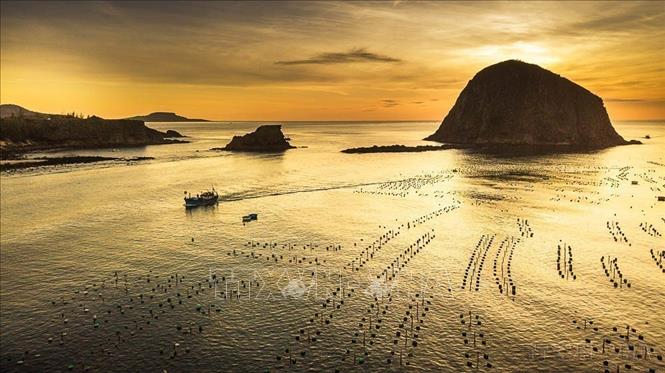 Sunrise over Hon Yen beach, An Hoa commune, Tuy An district, Phu Yen province. VNA Photo