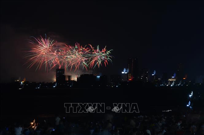 Ấn tượng màn trình diễn pháo hoa của đội Bồ Đào Nha. Ảnh: Văn Dũng-TTXVN 