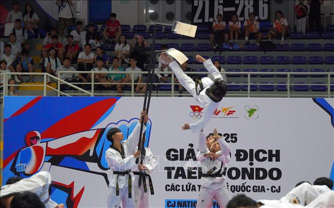 Đội quyền Taekwondo Việt Nam biểu diễn tại giải. Ảnh: Trung Tuyến - TTXVN