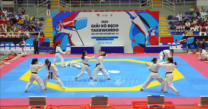 Đội quyền Taekwondo Việt Nam biểu diễn tại giải. Ảnh: Trung Tuyến - TTXVN