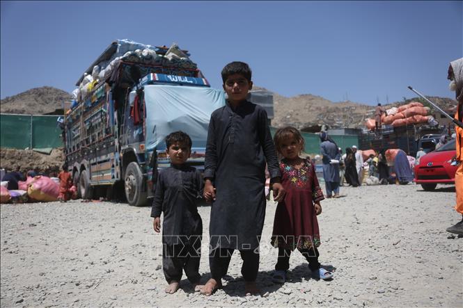 Trẻ em Afghanistan tại trại tị nạn ở Kabul. Ảnh: THX/TTXVN