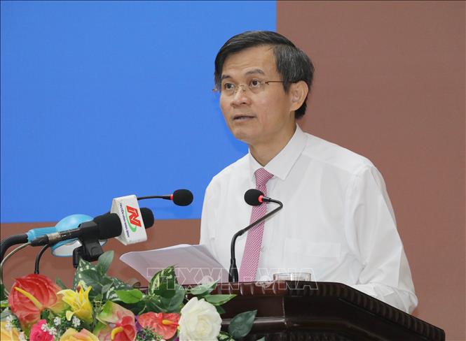 Đồng chí Đoàn Minh Huấn, Ủy viên Trung ương Đảng, Bí thư Tỉnh ủy Ninh Bình phát biểu tại kỳ họp. Ảnh: Thùy Dung - TTXVN