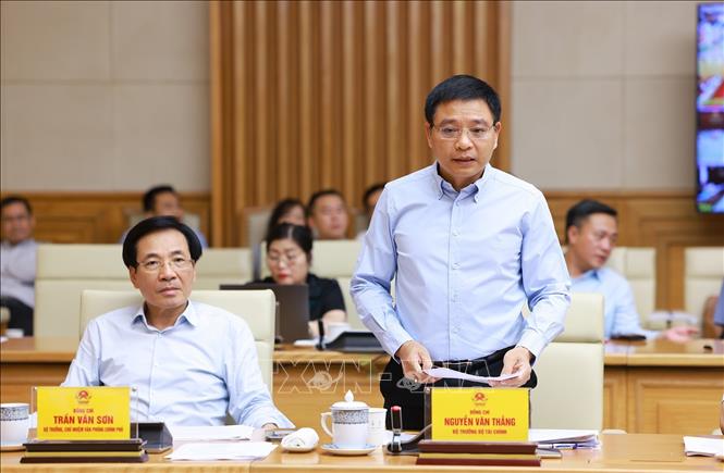 Bộ trưởng Bộ Tài chính Nguyễn Văn Thắng báo cáo tình hình giải ngân vốn đầu tư công. Ảnh: Dương Giang-TTXVN 