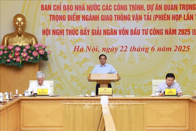 Prime Minister Pham Minh Chinh on June 22 chairs a national teleconference to speed up substandard housing eradication, key transport projects, and public investment disbursement. VNA Photo: Dương Giang