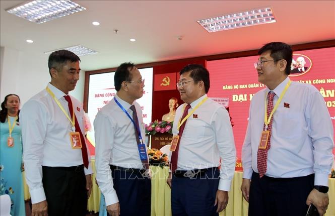 Phó Bí Đảng uỷ UBND TP. Hồ Chí Minh Trần Văn Nam (trái) và ông Lê Văn Thinh (phải) giữ nhiệm vụ Bí thư Đảng bộ Ban Quản lý các Khu chế xuất và Công nghiệp thành phố nhiệm kỳ 2025-2030. Ảnh: Thanh Vũ-TTXVN
