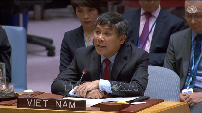 Thứ trưởng Thường trực Bộ Ngoại giao Nguyễn Minh Vũ phát biểu tại phiên thảo luận. Ảnh: Thanh Tuấn - Phóng viên TTXVN tại Mỹ