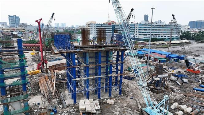 Dự án cầu Nguyễn Trãi và chỉnh trang đô thị vùng phụ cận có tổng mức đầu tư 6.235 tỷ đồng, nối quận Ngô Quyền với quận Thủy Nguyên, thành phố Hải Phòng, đây là cầu thứ 6 bắc qua sông Cấm. Ảnh: Vũ Sinh - TTXVN