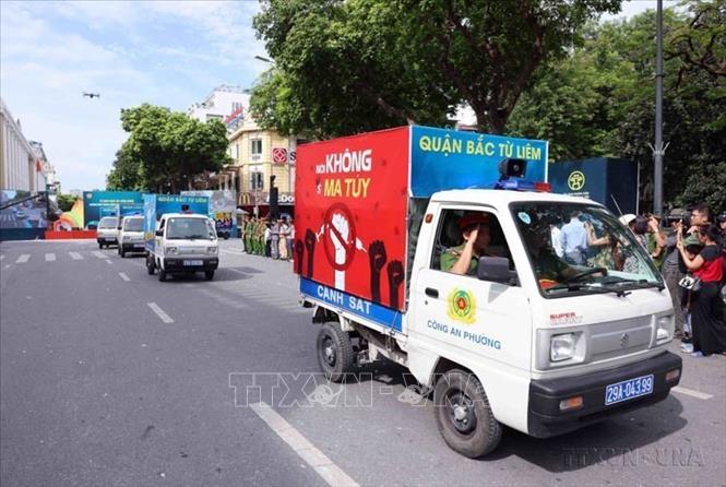 Chương trình tuần hành và biểu dương lực lượng hưởng ứng Tháng hành động phòng, chống ma túy tại Hà Nội, sáng 29/6/2024. Ảnh: Phạm Kiên - TTXVN