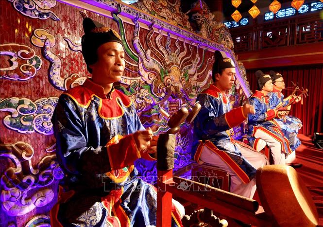 Ánh mắt tập trung cao độ của người nghệ sĩ, bởi mỗi nhịp phách cất lên đều mang theo trách nhiệm gìn giữ 