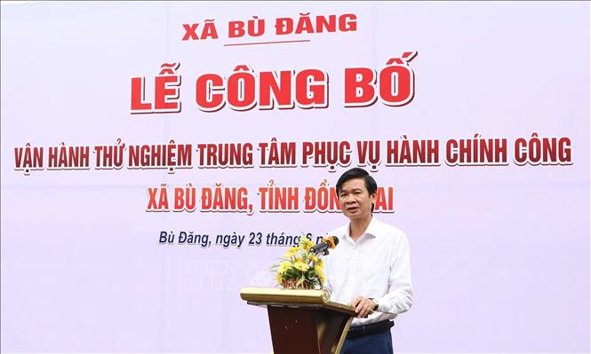 Bí thư Huyện ủy Bù Đăng phát biểu tại Lễ công bố Vận hành thử nghiệm Trung tâm phục vụ hành chính công xã Bù Đăng (mới). Ảnh: TTXVN phát
