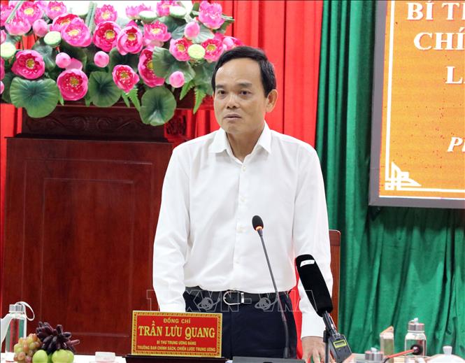 Ông Trần Lưu Quang, Bí thư Trung ương Đảng, Trưởng Ban Chính sách, chiến lược Trung ương, phát biểu tại buổi làm việc với Ban trù bị phường Phan Rang. Ảnh: Công Thử - TTXVN