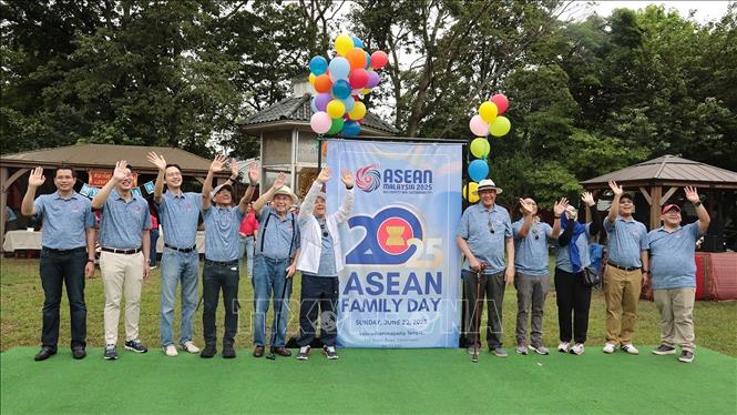 Các Trưởng đại diện phái đoàn chụp ảnh lưu niệm. Ảnh: Lê Hoàng - Phóng viên TTXVN tại Mỹ