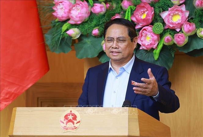 Thủ tướng Phạm Minh Chính chủ trì họp đánh giá tác động của các cuộc xung đột trên thế giới ảnh hưởng đến tình hình kinh tế-xã hội trong nước. Ảnh: Dương Giang-TTXVN

