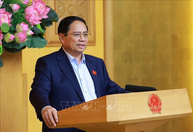Thủ tướng Phạm Minh Chính chủ trì họp đánh giá tác động của các cuộc xung đột trên thế giới ảnh hưởng đến tình hình kinh tế-xã hội trong nước. Ảnh: Dương Giang-TTXVN
