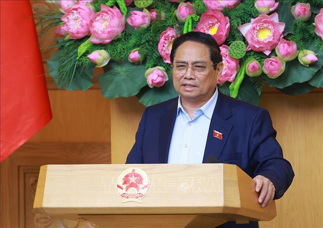 Thủ tướng Phạm Minh Chính chủ trì họp đánh giá tác động của các cuộc xung đột trên thế giới ảnh hưởng đến tình hình kinh tế-xã hội trong nước. Ảnh: Dương Giang-TTXVN
