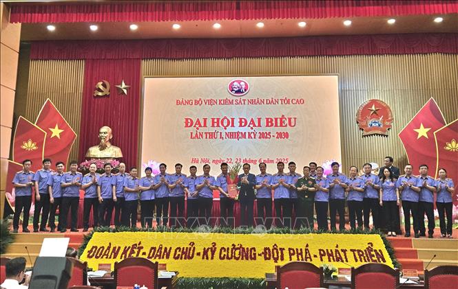 Đại hội công bố Quyết định chỉ định tham gia Ban Chấp hành, Ban Thường vụ, Bí thư, Phó Bí thư, Ủy ban Kiểm tra Đảng bộ Viện Kiểm sát nhân dân tối cao nhiệm kỳ 2025 – 2030. Ảnh: Xuân Tùng -TTXVN