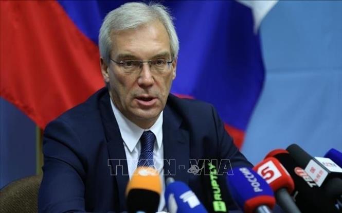 Ông Alexander Grushko, lúc là Đại sứ Nga tại NATO, trong cuộc họp báo tại Brussels, Bỉ ngày 13/7/2016. Ảnh: Anadolu Agency/TTXVN