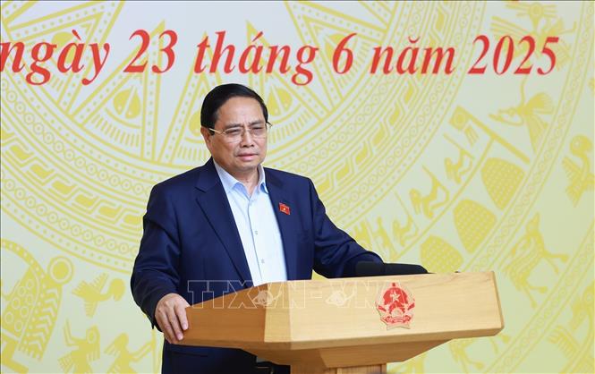 Thủ tướng Phạm Minh Chính chủ trì Hội nghị tổng kết đợt cao điểm đấu tranh ngăn chặn buôn lậu, gian lận thương mại, hàng giả. Ảnh: Dương Giang-TTXVN
