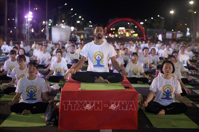 Đồng diễn Yoga tại chương trình. Ảnh: Trần Lê Lâm - TTXVN