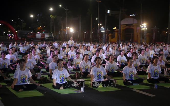 Đồng diễn Yoga tại chương trình. Ảnh: Trần Lê Lâm - TTXVN