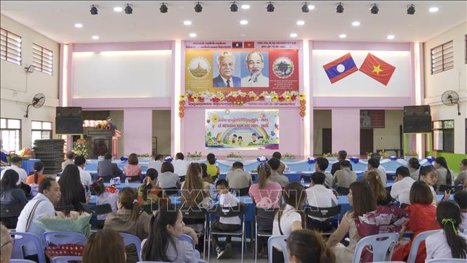 The closing ceremony for the 2024-2025 academic year of the Nguyen Du Lao-Vietnamese bilingual school in Vientiane on June 23. Photo by courtesy/VNA