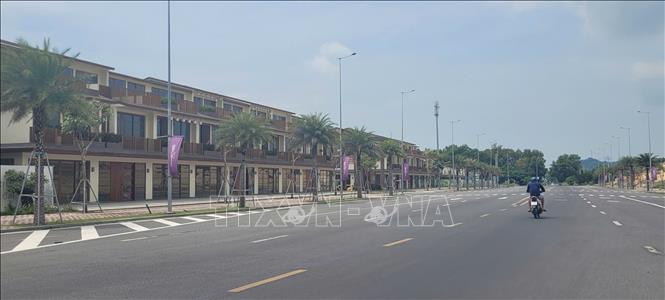 Đường ven biển DT994 đi qua khu vực Hồ Tràm, huyện Xuyên Mộc, nơi cao tốc sẽ được xây dựng để kết nối với sân bay Long Thành. Ảnh: Hoàng Nhị - TTXVN.