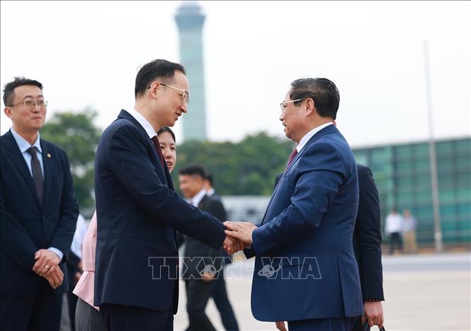 A see-off ceremony held for Prime Minister Pham Minh Chinh. VNA Photo: Dương Giang