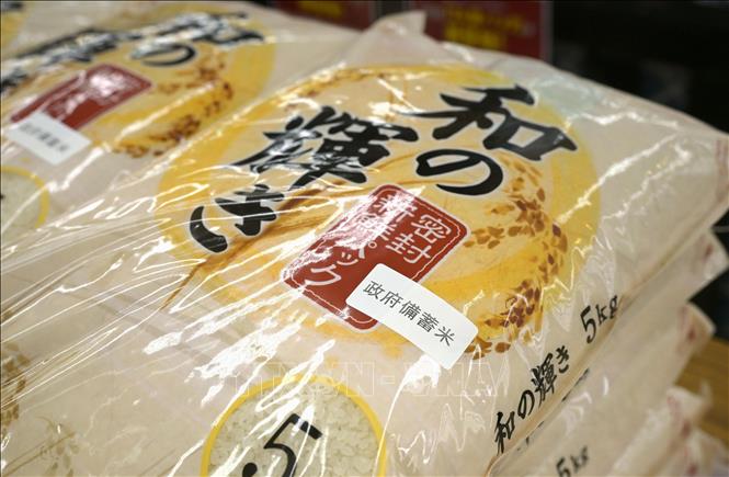 Gạo được bày bán tại một siêu thị ở Sendai, Nhật Bản. Ảnh: Kyodo/TTXVN