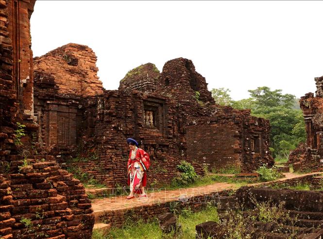 Dù chỉ còn là phế tích, mỗi công trình đều ẩn chứa một câu chuyện lịch sử và giá trị kiến trúc nghệ thuật đặc sắc. Ảnh: Nhật Anh - TTXVN 