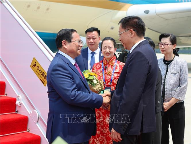 Lễ đón Thủ tướng Phạm Minh Chính tại Sân bay quốc tế Tân Hải, thành phố Thiên Tân, Trung Quốc. Ảnh: Dương Giang-TTXVN
