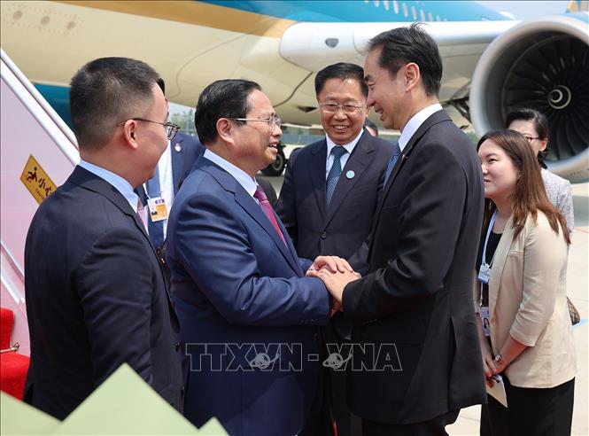Lễ đón Thủ tướng Phạm Minh Chính tại Sân bay quốc tế Tân Hải, thành phố Thiên Tân, Trung Quốc. Ảnh: Dương Giang-TTXVN
