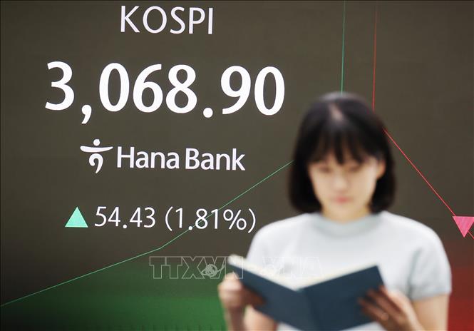 Bảng chỉ số chứng khoán tại Seoul, Hàn Quốc, ngày 24/6/2025. Ảnh: Yonhap/TTXVN