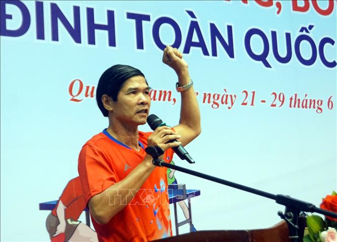 Đại diện vận động viên tuyên thệ tại lễ khai mạc giải. Ảnh: Trịnh Bang Nhiệm - TTXVN 