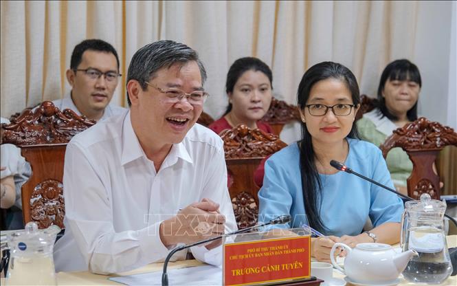 Chủ tịch UBND thành phố Cần Thơ Trương Cảnh Tuyên phát biểu tại buổi làm việc. Ảnh: Thanh Liêm - TTXVN