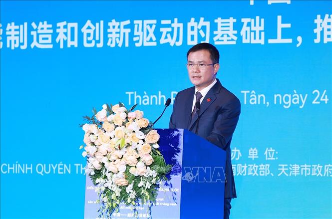 Chủ tịch kiêm Tổng giám đốc Tập đoàn Công nghiệp – Viễn thông Quân đội (Viettel) Tào Đức Thắng phát biểu tại Diễn đàn kết nối doanh nghiệp Việt Nam - Trung Quốc. Ảnh: Dương Giang-TTXVN 