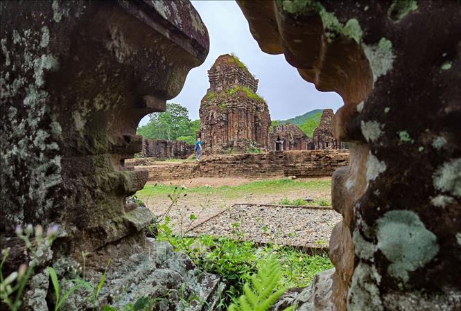 Kỹ thuật xây dựng độc đáo của người Chăm cổ vẫn là một bí ẩn, thu hút các nhà nghiên cứu. Ảnh: Thanh Tùng - TTXVN 