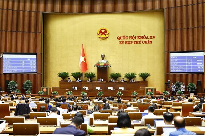 Quốc hội biểu quyết thông qua Luật sửa đổi, bổ sung một số điều của Luật Tổ chức Viện kiểm sát nhân dân. Ảnh: Doãn Tấn - TTXVN