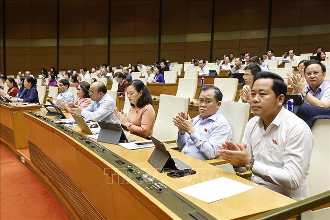 Quốc hội biểu quyết thông qua Nghị quyết của Quốc hội về Chương trình giám sát của Quốc hội năm 2026. Ảnh: Doãn Tấn - TTXVN