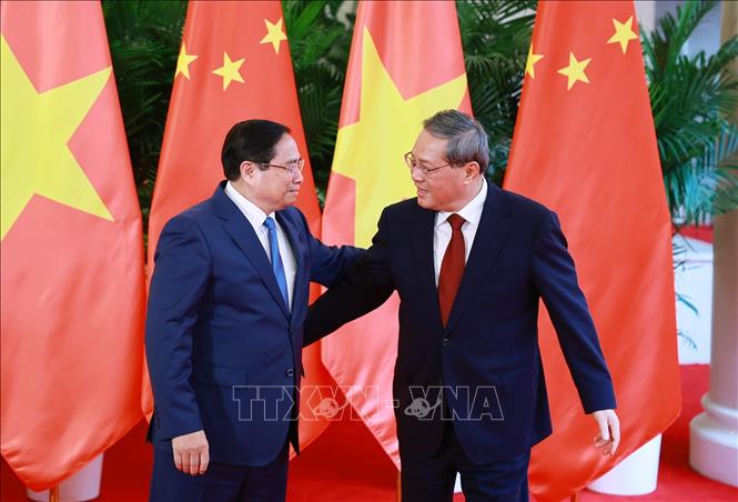 Thủ tướng Phạm Minh Chính với Thủ tướng Trung Quốc Lý Cường. Ảnh: Dương Giang-TTXVN
